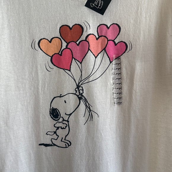 NWT Peanuts Snoopy Valentine Hearts T-shirt Juniors Size XL - Picture 4 of 8